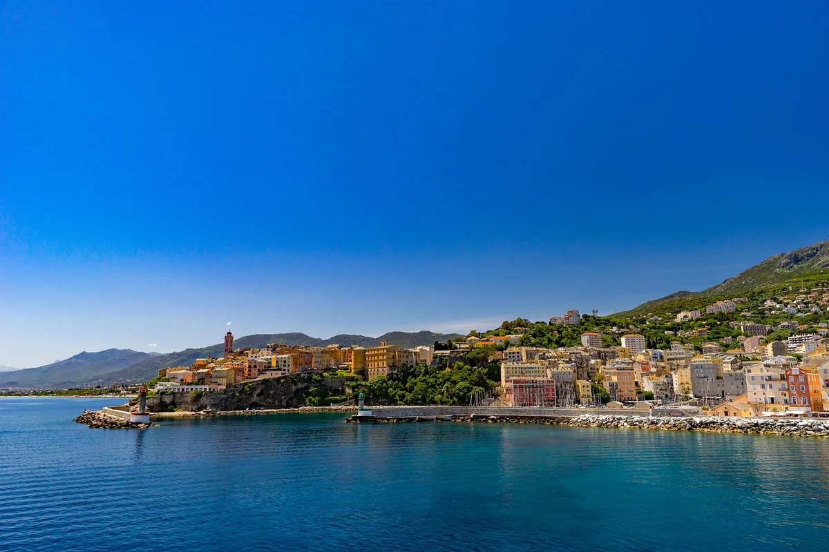 Assurance habitation résidence secondaire en Corse : guide 2026 pour bien choisir