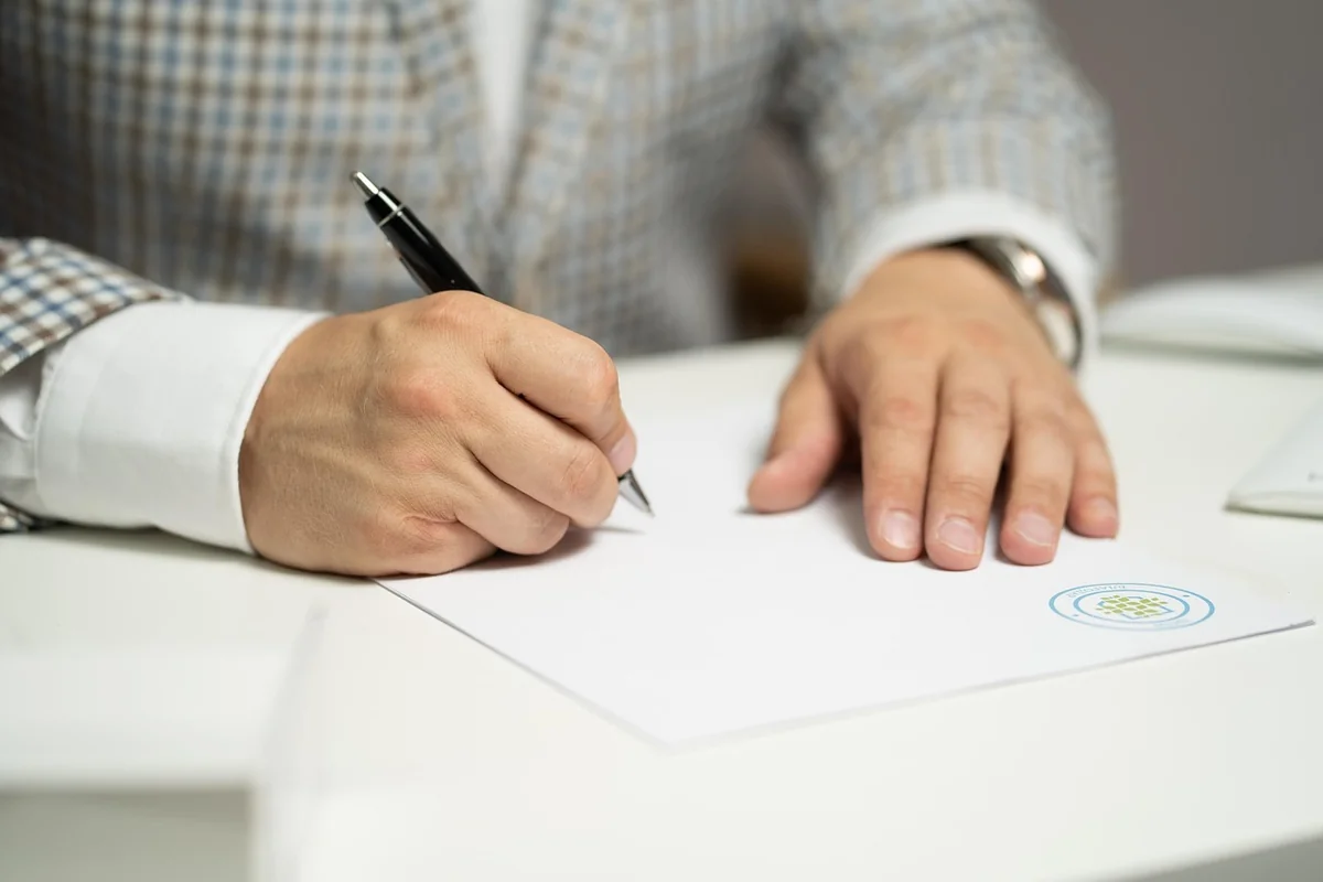 Comment souscrire et résilier son contrat étudiant Crédit Agricole ?